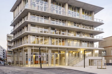 Une histoire de postures : équipement polyvalent dédié à la pratique des arts urbains à L’Ile-Saint-Denis (Seine-Saint-Denis) par Farid Azib & Associés