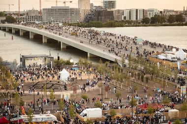 Plateforme à habiter : Pont et ses raccordements à Bordeaux (Gironde) par OMA