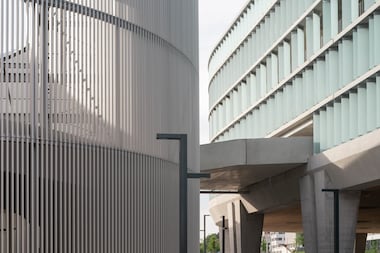 Palais cinétique : Parking-relais et gare de bus à Cesson-Sévigné (Ille-et-Vilaine) par O-S architectes